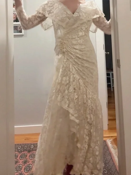 Vintage Cream Lace Long-Sleeve V-Neck Gown - Picture 10 of 11